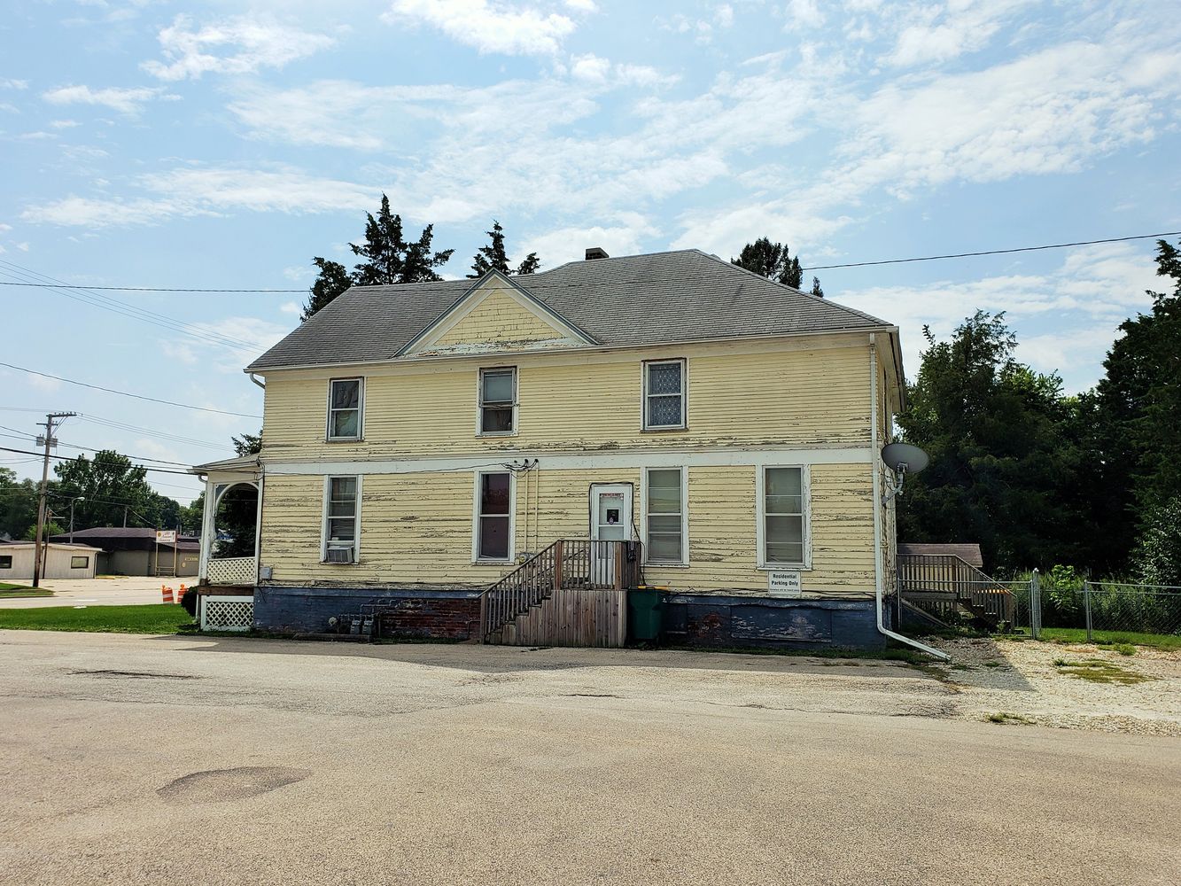 562 N Henderson St, Galesburg, IL 61401